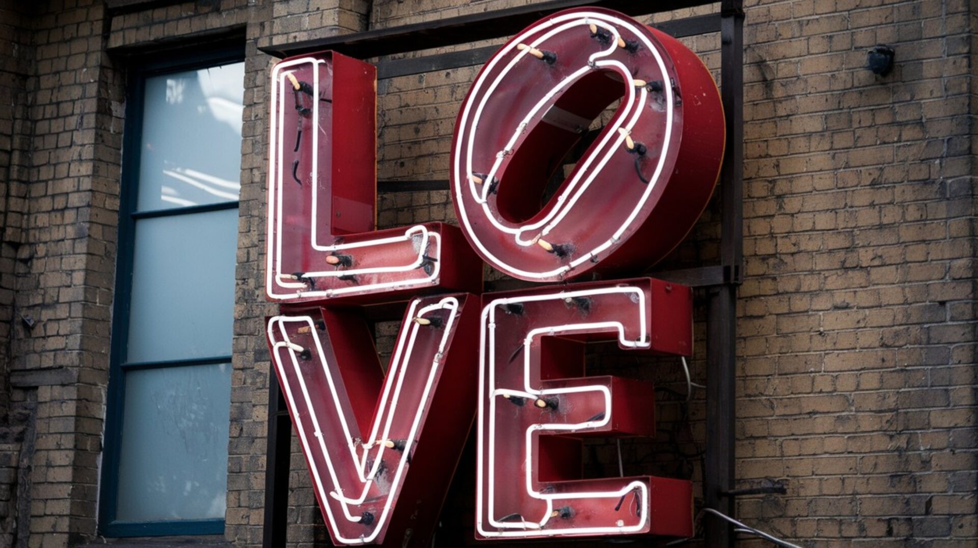 neon-love-romantic-night-romantic-moment-love-light-love-sign-love-wallpaper-valentine-heart-hearts-sparkle-sparkler-celebration-glowing-copy